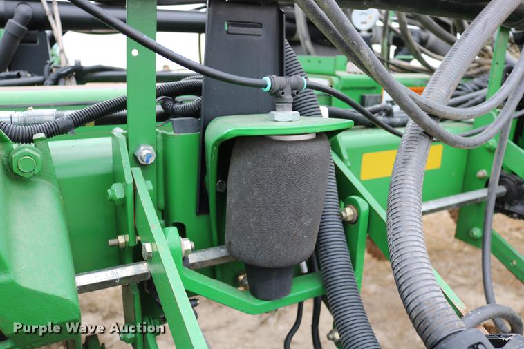 image for item DC3699 2011 John Deere 1770NT no-till planter