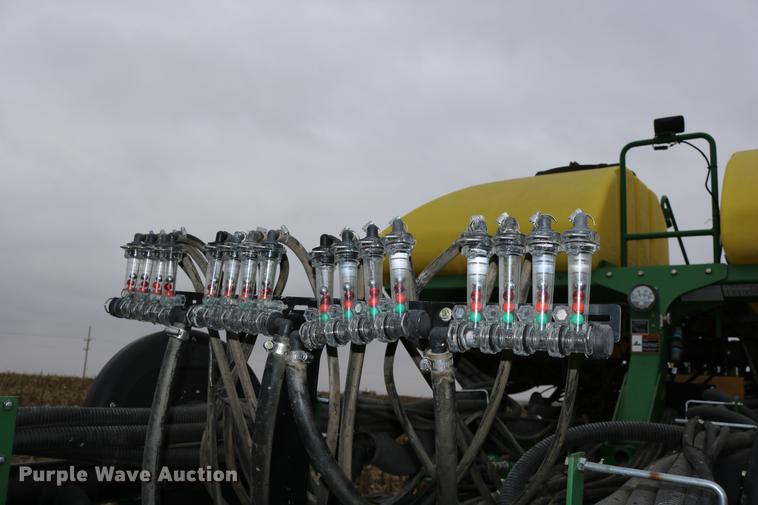 image for item DC3699 2011 John Deere 1770NT no-till planter