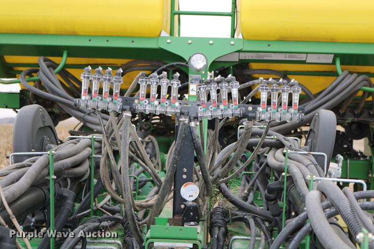 image for item DC3699 2011 John Deere 1770NT no-till planter