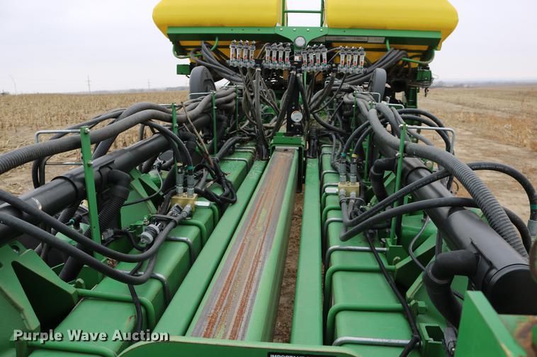 image for item DC3699 2011 John Deere 1770NT no-till planter