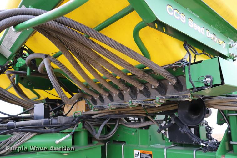 image for item DC3699 2011 John Deere 1770NT no-till planter