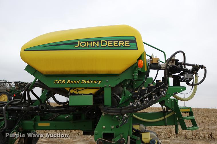 image for item DC3699 2011 John Deere 1770NT no-till planter