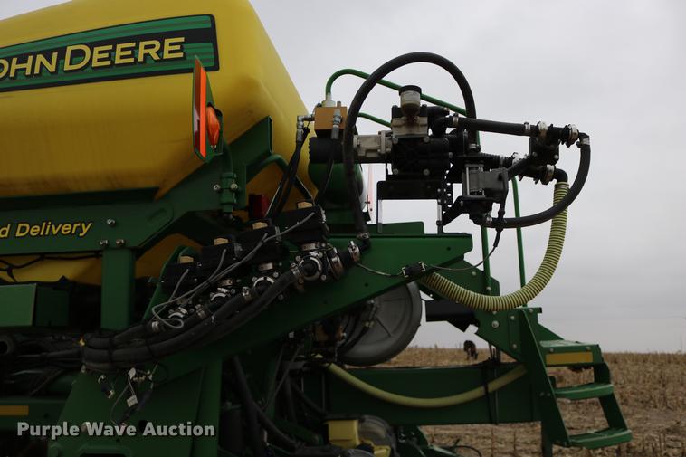 image for item DC3699 2011 John Deere 1770NT no-till planter