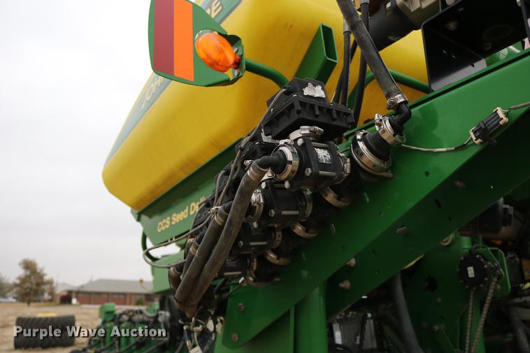 image for item DC3699 2011 John Deere 1770NT no-till planter