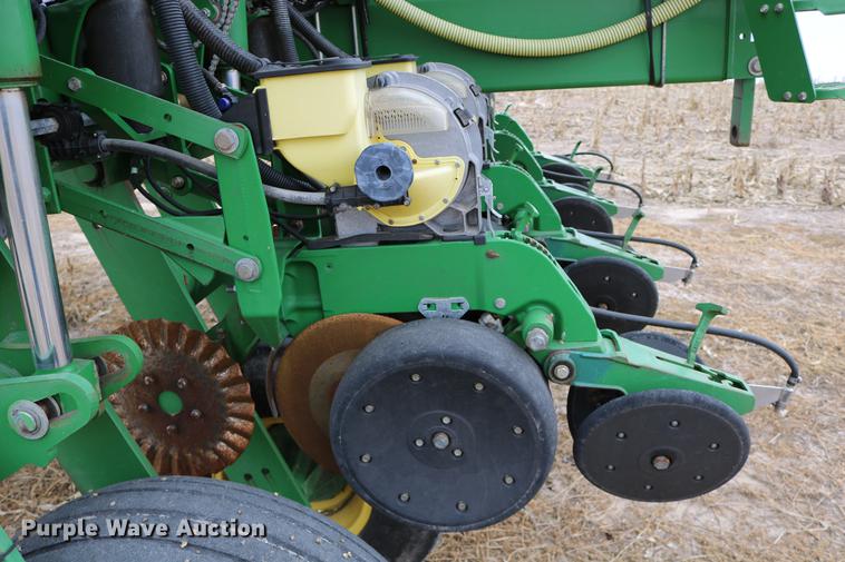 image for item DC3699 2011 John Deere 1770NT no-till planter