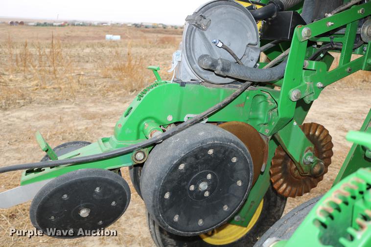 image for item DC3699 2011 John Deere 1770NT no-till planter