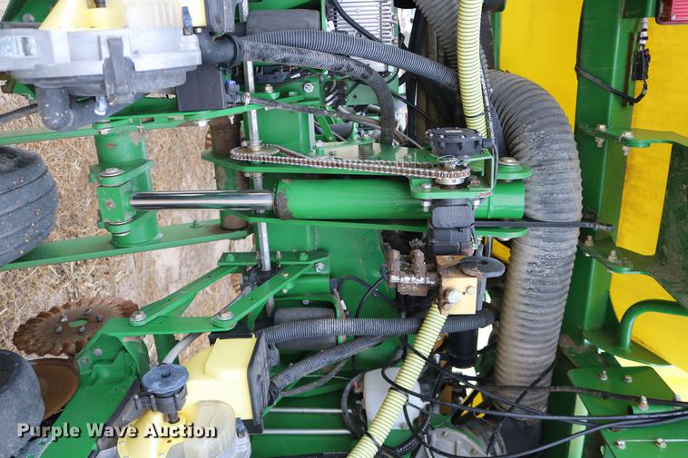 image for item DC3699 2011 John Deere 1770NT no-till planter