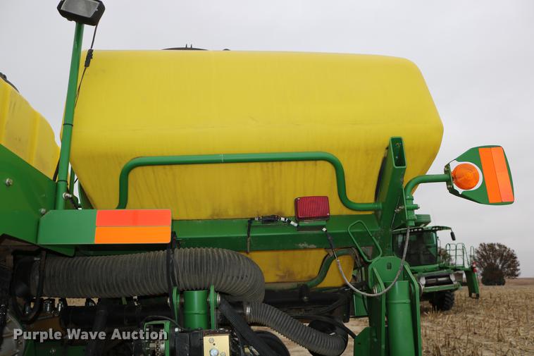 image for item DC3699 2011 John Deere 1770NT no-till planter