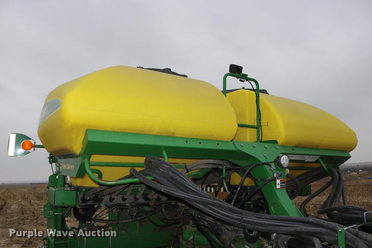 image for item DC3699 2011 John Deere 1770NT no-till planter