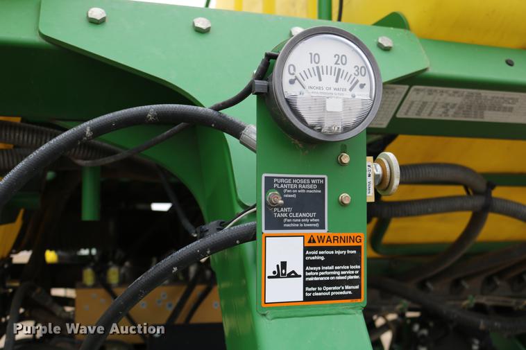 image for item DC3699 2011 John Deere 1770NT no-till planter