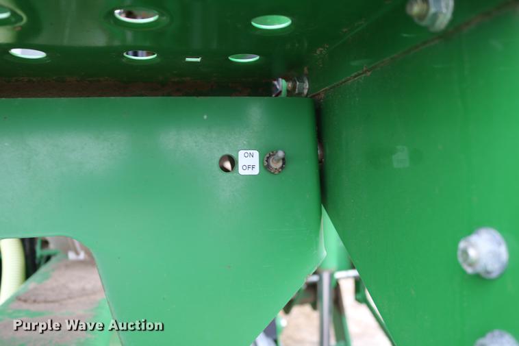 image for item DC3699 2011 John Deere 1770NT no-till planter