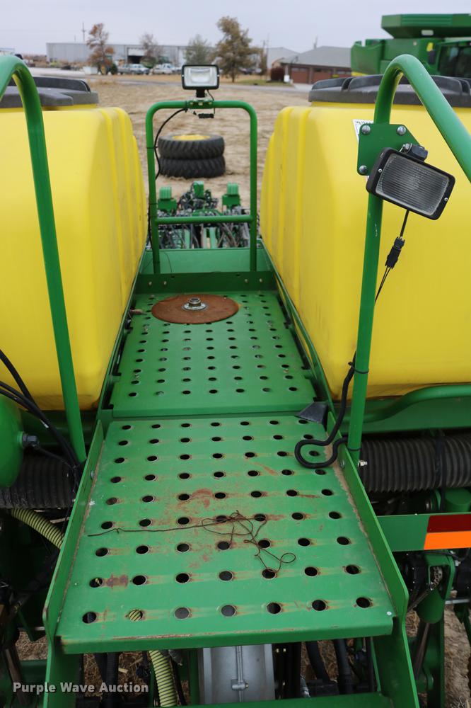 image for item DC3699 2011 John Deere 1770NT no-till planter