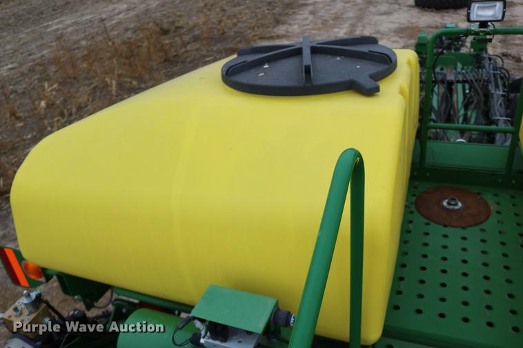 image for item DC3699 2011 John Deere 1770NT no-till planter
