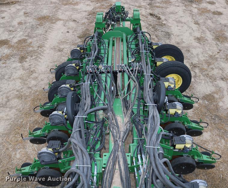 image for item DC3699 2011 John Deere 1770NT no-till planter