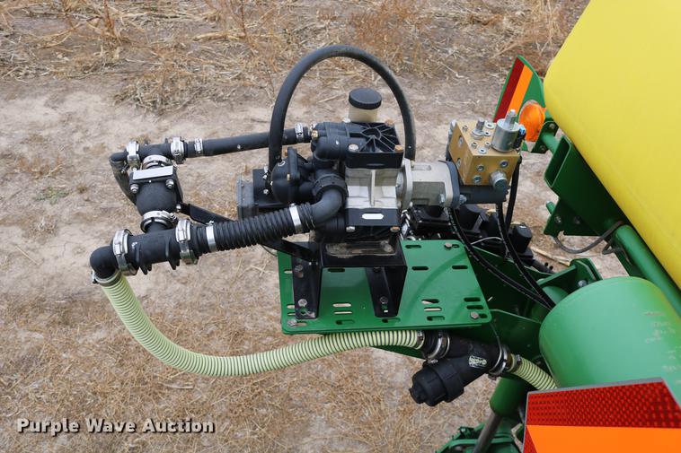 image for item DC3699 2011 John Deere 1770NT no-till planter