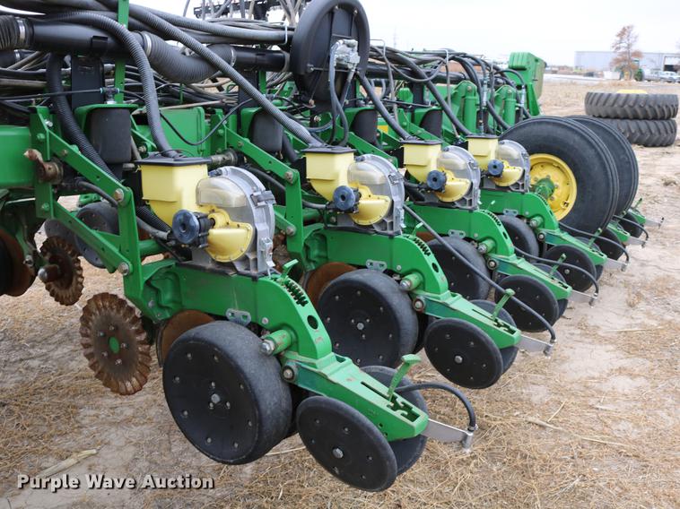 image for item DC3699 2011 John Deere 1770NT no-till planter