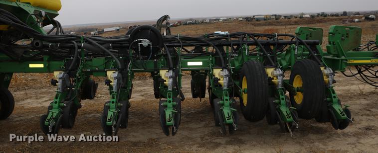 image for item DC3699 2011 John Deere 1770NT no-till planter