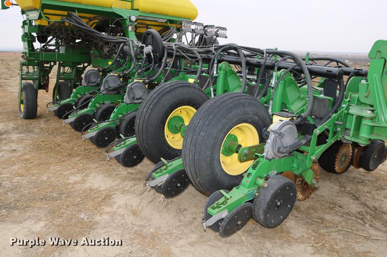 image for item DC3699 2011 John Deere 1770NT no-till planter