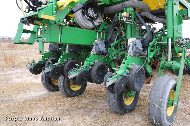 image for item DC3699 2011 John Deere 1770NT no-till planter