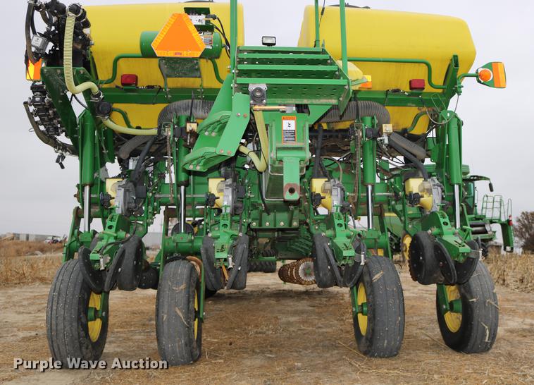 image for item DC3699 2011 John Deere 1770NT no-till planter