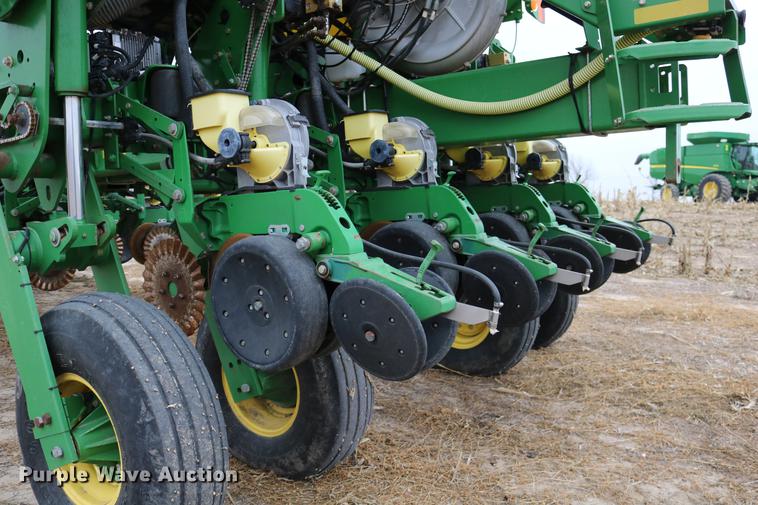 image for item DC3699 2011 John Deere 1770NT no-till planter