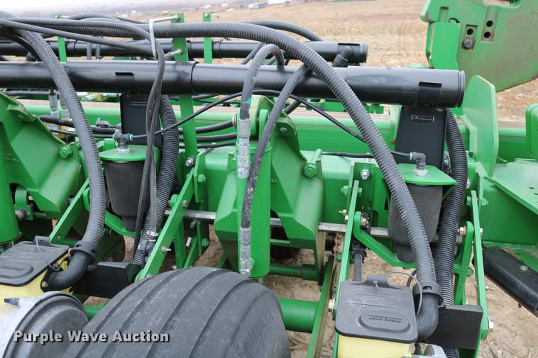 image for item DC3699 2011 John Deere 1770NT no-till planter