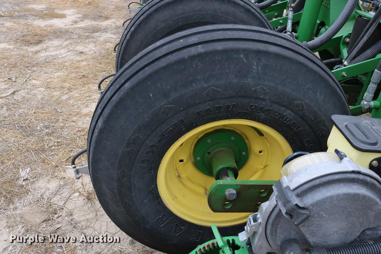 image for item DC3699 2011 John Deere 1770NT no-till planter