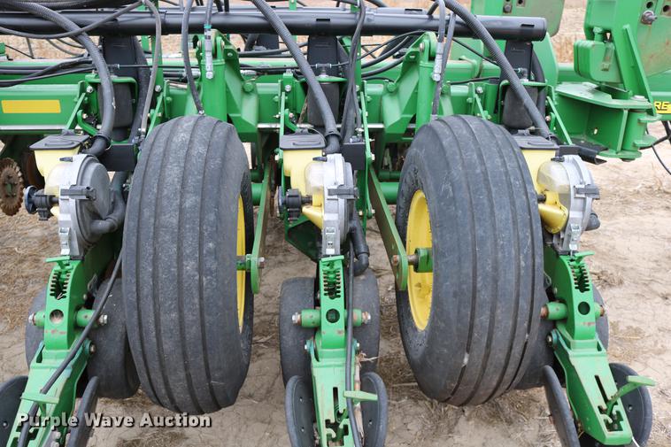 image for item DC3699 2011 John Deere 1770NT no-till planter