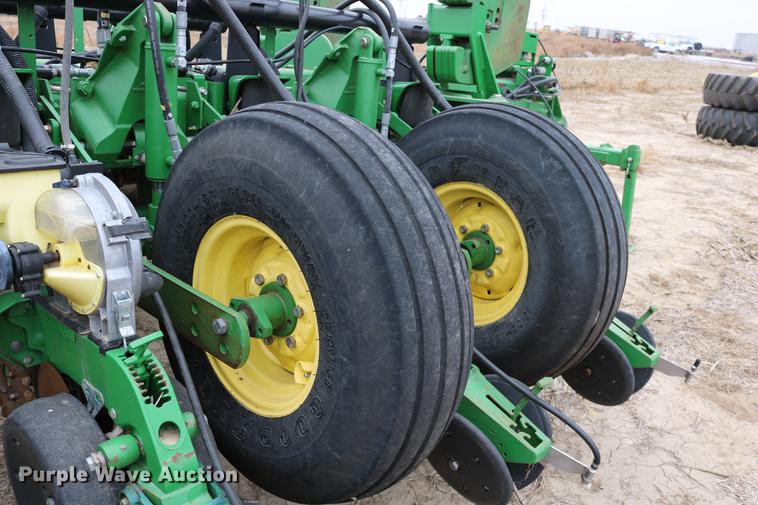 image for item DC3699 2011 John Deere 1770NT no-till planter