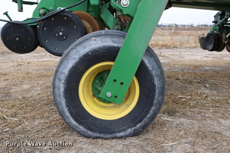 image for item DC3699 2011 John Deere 1770NT no-till planter