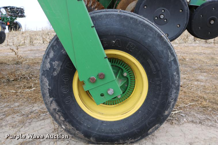 image for item DC3699 2011 John Deere 1770NT no-till planter