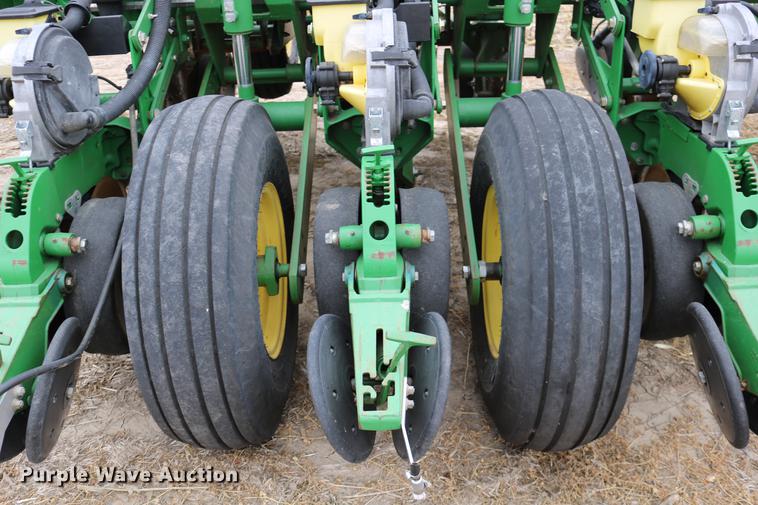 image for item DC3699 2011 John Deere 1770NT no-till planter