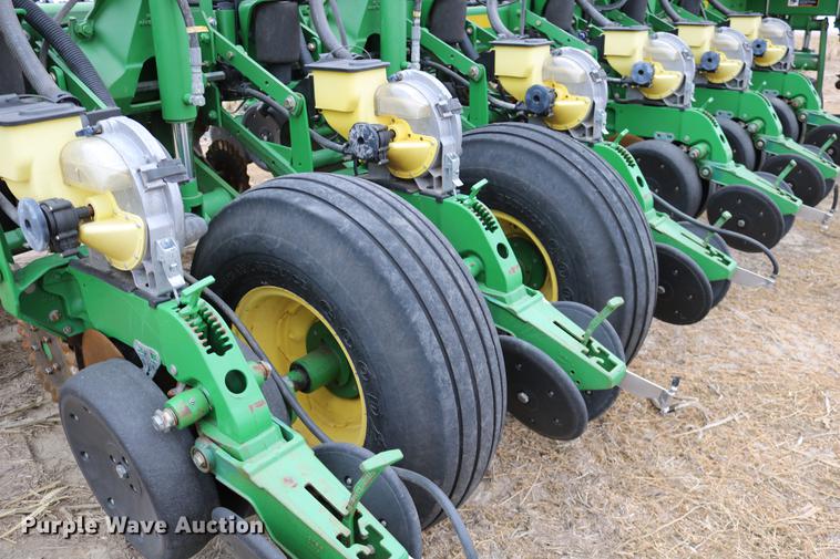 image for item DC3699 2011 John Deere 1770NT no-till planter