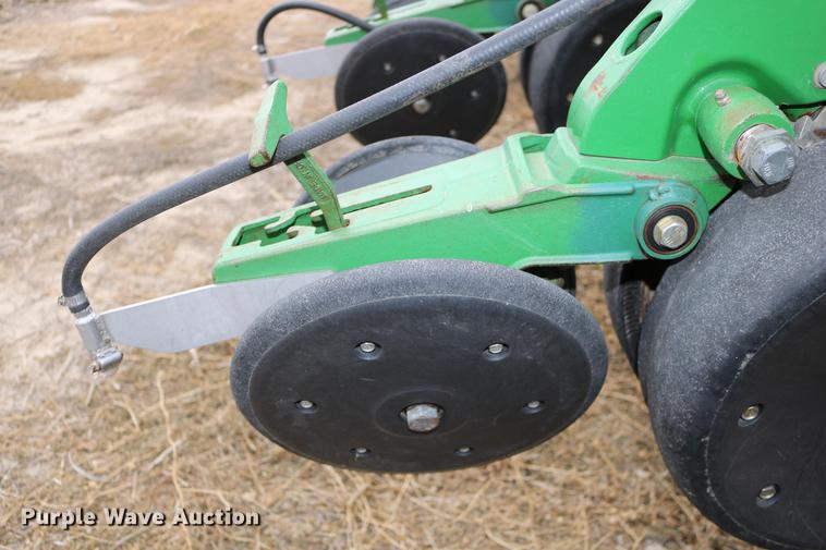image for item DC3699 2011 John Deere 1770NT no-till planter