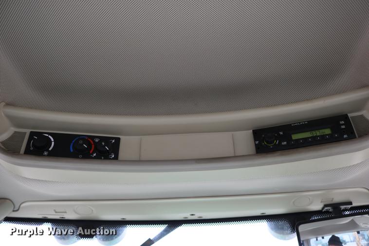 image for item DC3717 2009 John Deere 7230 Premium MFWD tractor