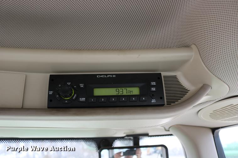 image for item DC3717 2009 John Deere 7230 Premium MFWD tractor