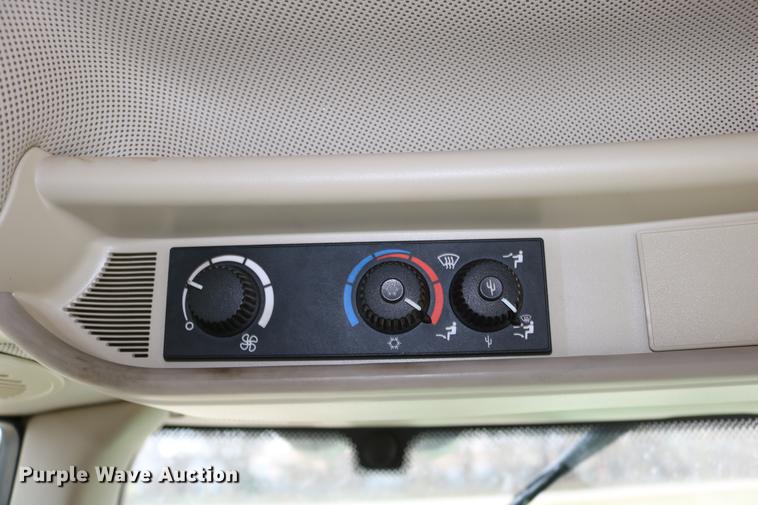 image for item DC3717 2009 John Deere 7230 Premium MFWD tractor