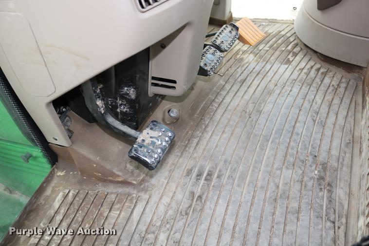 image for item DC3717 2009 John Deere 7230 Premium MFWD tractor