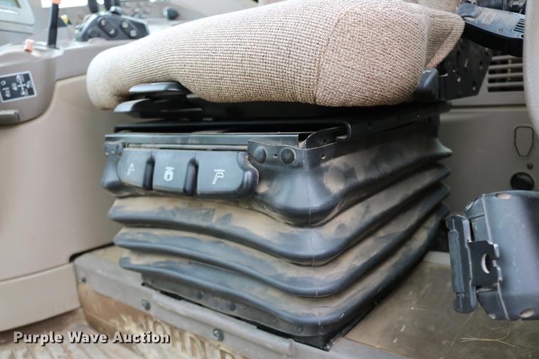 image for item DC3717 2009 John Deere 7230 Premium MFWD tractor