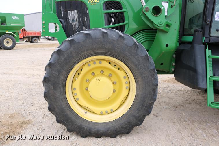 image for item DC3717 2009 John Deere 7230 Premium MFWD tractor