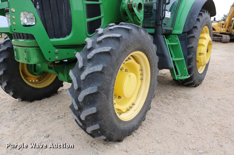 image for item DC3717 2009 John Deere 7230 Premium MFWD tractor