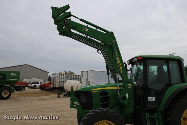 image for item DC3717 2009 John Deere 7230 Premium MFWD tractor