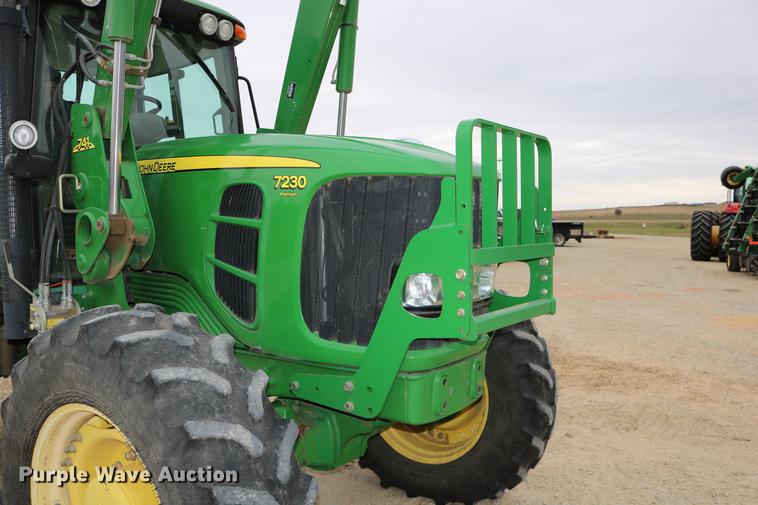image for item DC3717 2009 John Deere 7230 Premium MFWD tractor