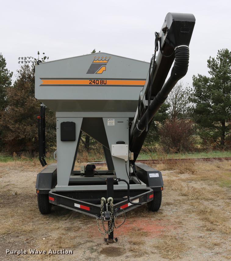 image for item DC3719 2010 Speed King 240T 90826905 seed tender trailer