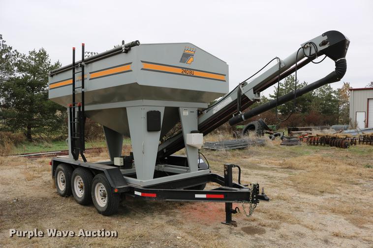 image for item DC3719 2010 Speed King 240T 90826905 seed tender trailer