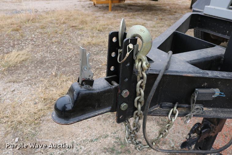 image for item DC3719 2010 Speed King 240T 90826905 seed tender trailer