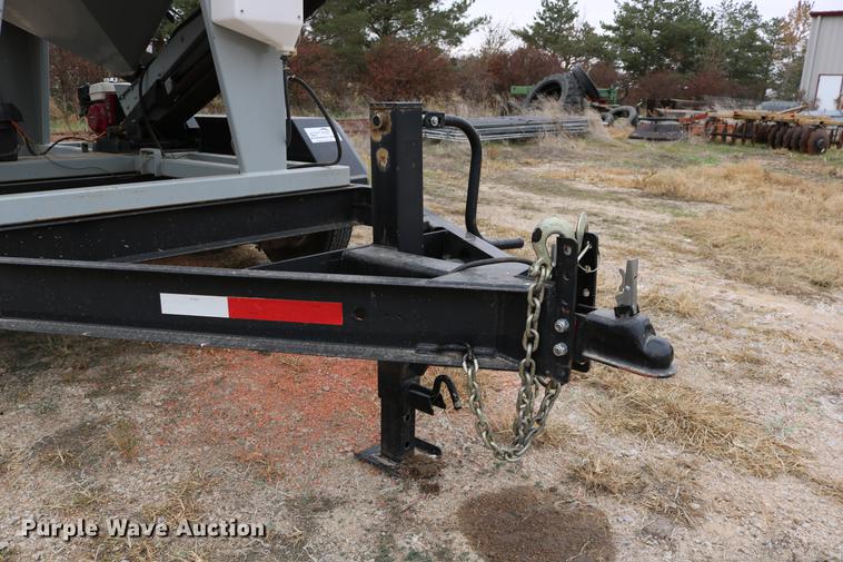 image for item DC3719 2010 Speed King 240T 90826905 seed tender trailer