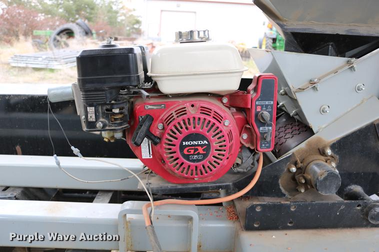 image for item DC3719 2010 Speed King 240T 90826905 seed tender trailer