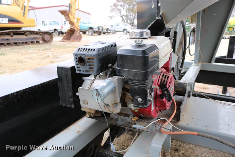 image for item DC3719 2010 Speed King 240T 90826905 seed tender trailer