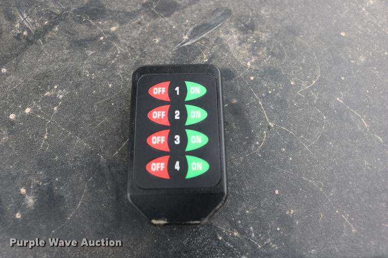 image for item DC3719 2010 Speed King 240T 90826905 seed tender trailer